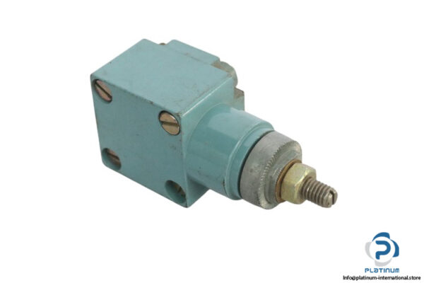 telemecanique-ZCK-E09-limit-switch-head-(used)