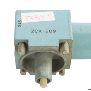 telemecanique-ZCK-E09-limit-switch-head-(used)-1