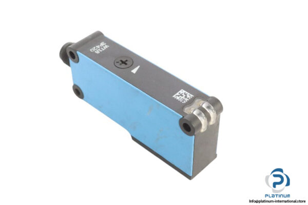 sick-WT18-3P420-photoelectric-proximity-sensor-(used)-1