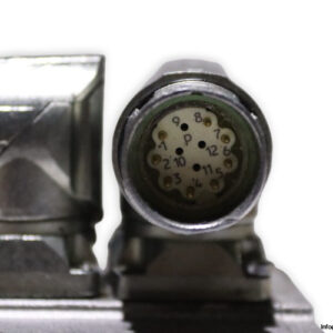 nidec-095U3C300BAAEA100190-servo-motor(used)-3