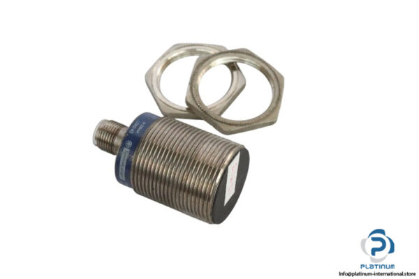telemecanique-XS1N30PA349D-inductive-proximity-sensor-(used)