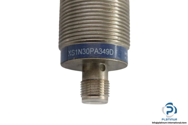 telemecanique-XS1N30PA349D-inductive-proximity-sensor-(used)-3