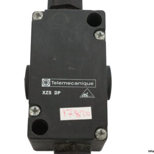 telemecanique-XZS-DP-sensor-base-cover-(used)-1