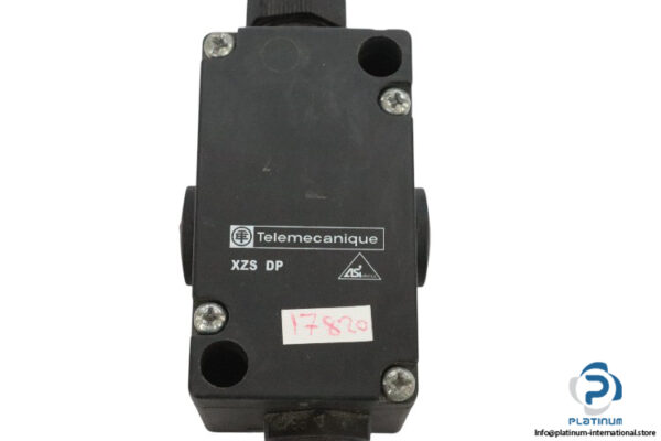 telemecanique-XZS-DP-sensor-base-cover-(used)-1