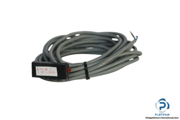 univer-DH-100-electromechanics-proximity-sensor-(used)-1