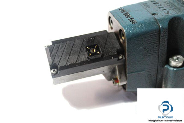 bosch-0-811-404-306-directional-control-valve-pilot-operated-2