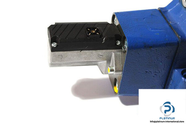 rexroth-0811404457-directional-control-valve-pilot-operated-2