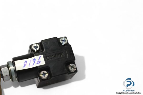 telemecanique-ZCK-D05-limit-switch-head-(New)-2