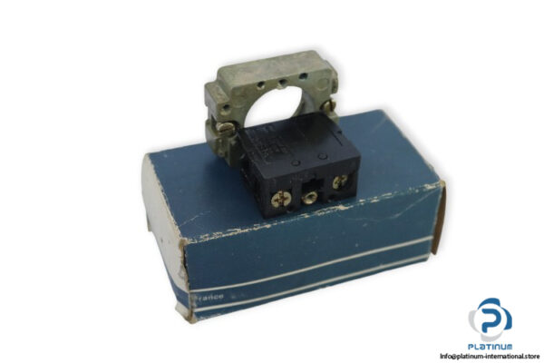 telemecanique-XB2-BJ21-black-selector-switch-(new)