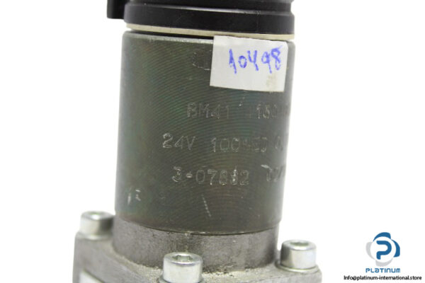 BM41-41604B00-hydraulic-valve-used-1