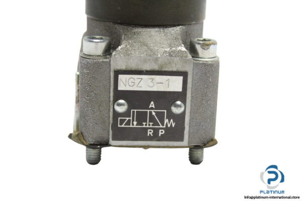 BM41-41604B00-hydraulic-valve-used-3