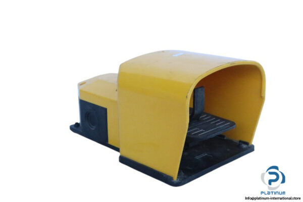 pizzato-PX-10210-single-foot-switch-(used)