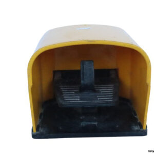 pizzato-PX-10210-single-foot-switch-(used)-1