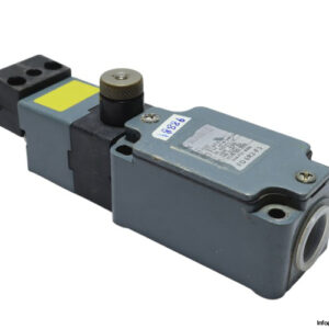 pizzato-FD-6R2-F3-safety-switch-(used)