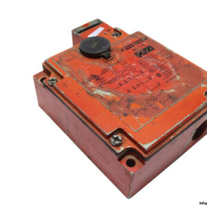 telemecanique-XCS-E7311-safety-switch-(used)
