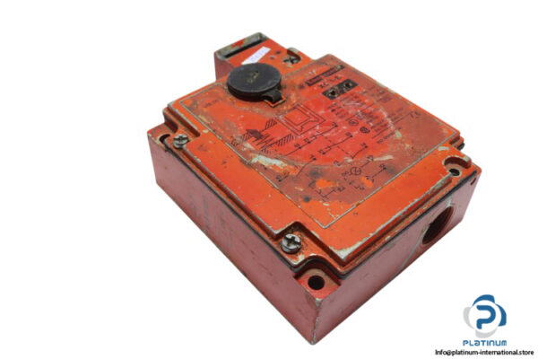 telemecanique-XCS-E7311-safety-switch-(used)