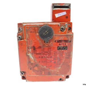 telemecanique-XCS-E7311-safety-switch-(used)-1