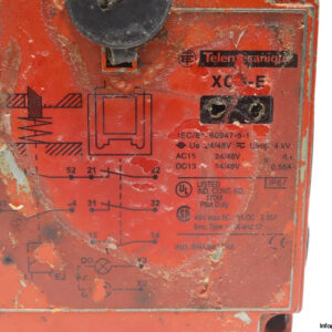 telemecanique-XCS-E7311-safety-switch-(used)-2