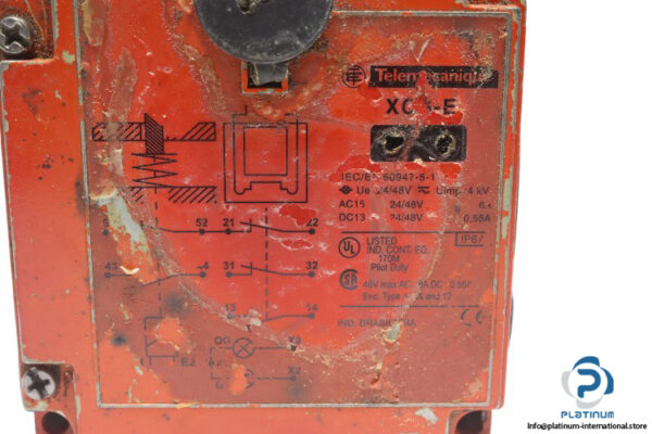 telemecanique-XCS-E7311-safety-switch-(used)-2