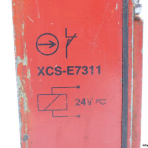 telemecanique-XCS-E7311-safety-switch-(used)-3