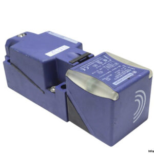 telemecanique-XS8C4A1PCG13-inductive-proximity-sensor-(used)-1