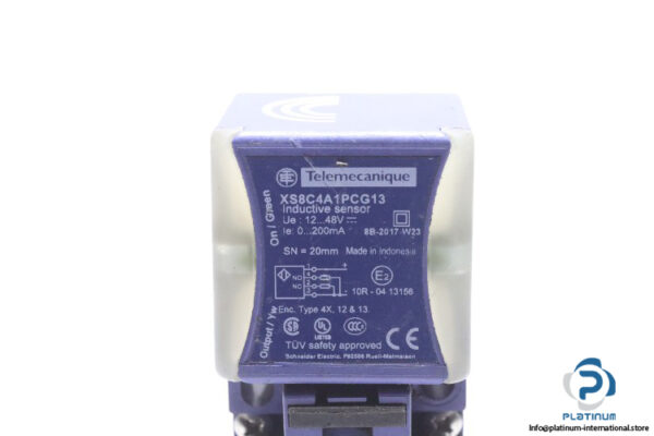 telemecanique-XS8C4A1PCG13-inductive-proximity-sensor-(used)-2
