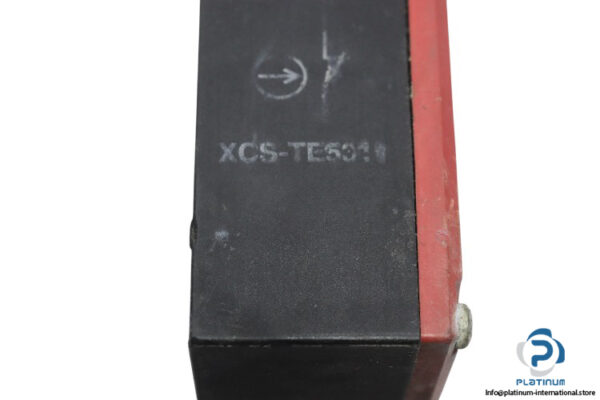 telemecanique-XCS-TE-safety-switch-(used)-2
