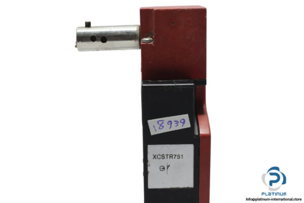 telemecanique-XCSTR751-safety-limit-switch-(used)-1