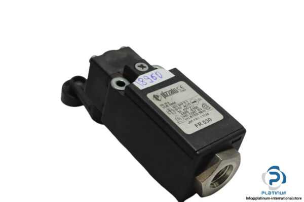 pizzato-FR-530-position-switch-with-roller-lever-(used)