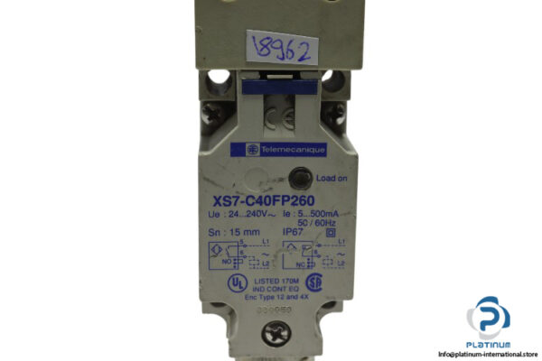 telemecanique-XS7-C40FP260-inductive-sensor-(used)-2