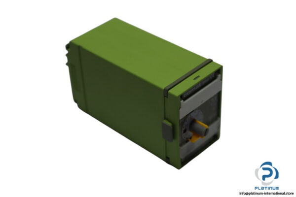 comat-CS1_UC24-60V-plug-in-time-delay-relay-(new)