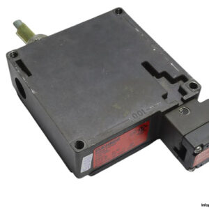 euchner-TZ1RE024M-082051-safety-switch-(used)