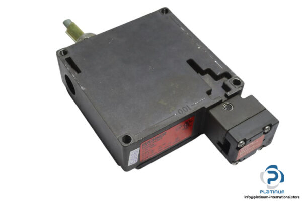 euchner-TZ1RE024M-082051-safety-switch-(used)