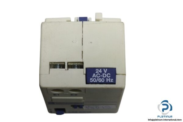 telemecanique-LA6-DK10-mechanical-latch-block-(used)-2