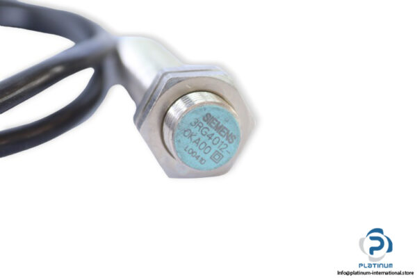 siemens-3RG4012-0KA00-inductive-sensor-(used)-2