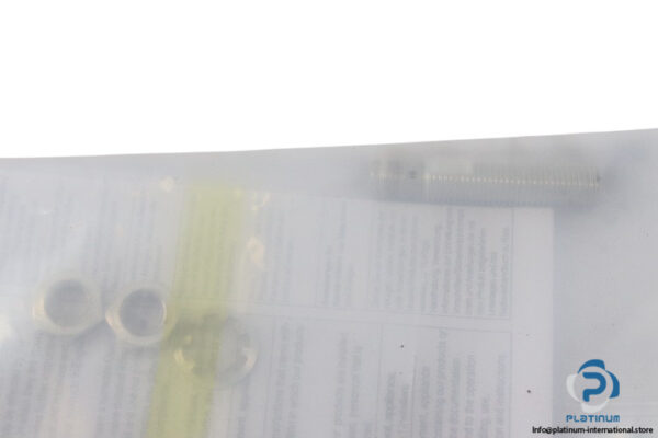 omron-E2A-S08KS02-M3-B1-inductive-proximity-sensor-(new)-1