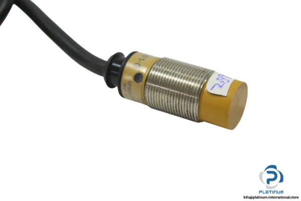omron-E2E-X10MF1-G-cylindrical-proximity-sensor-(used)-2