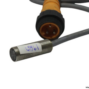 telemecanique-XSMC02713LC-inductive-sensor-(used)-1