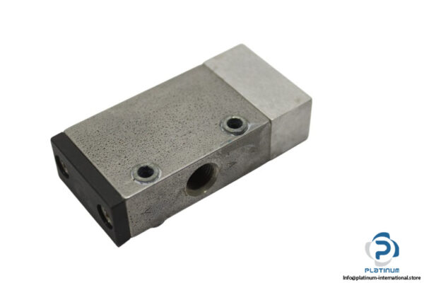 bosch-0-820-031-001-solenoid-valve-without-coil-(used)-1