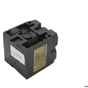 pneumax-104.52.6.27.L-manually-actuated-valve-without-hand-(used)