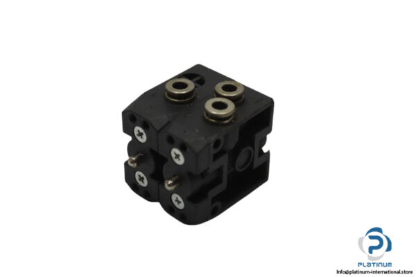 pneumax-104.52.6.27.L-manually-actuated-valve-without-hand-(used)-1