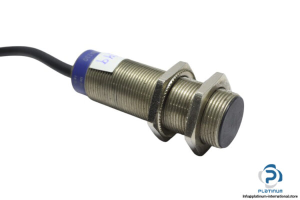 telemecanique-XS1M18MA230-inductive-proximity-switch-used-1