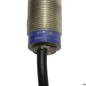 telemecanique-XS1M18MA230-inductive-proximity-switch-used-3