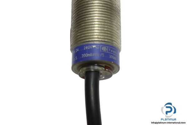 telemecanique-XS1M18MA230-inductive-proximity-switch-used-3