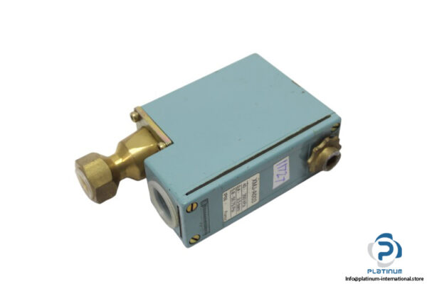 telemecanique-XMJ-A003-pressure-switch-(New)