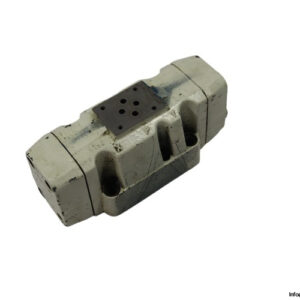 Bosch-0810050125-solenoid-operated-directional-valve(used)