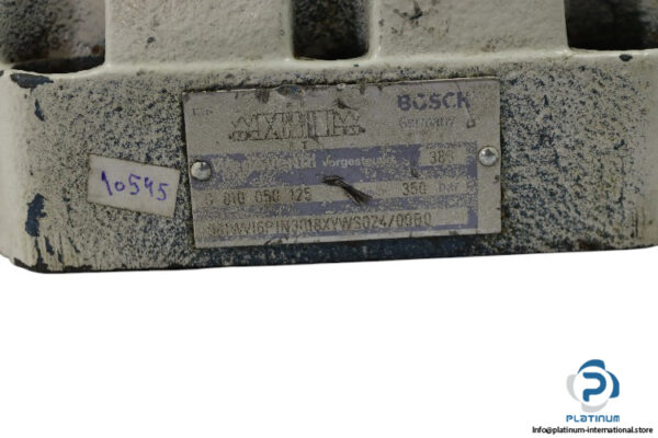 Bosch-0810050125-solenoid-operated-directional-valve(used)-1