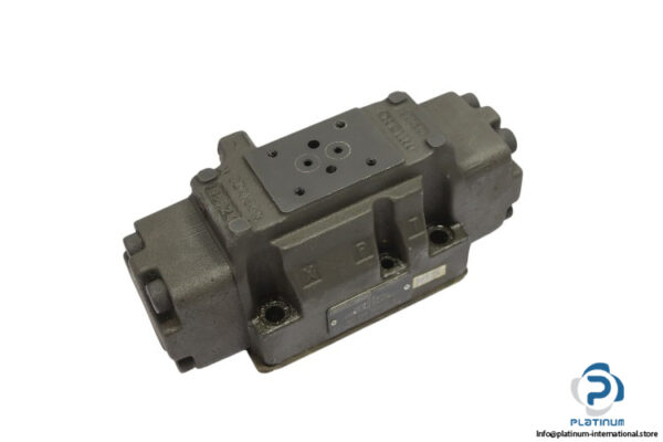 denison-hydraulics-3D03-3B01-0303-14D1G0Q-10-directional-control-valve-(used)