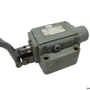 rexroth-R9431021_5-directional-control-valve-(used)