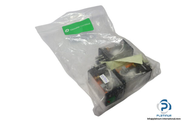 schneider-RUMC32P7-universal-plug-in-relay-new